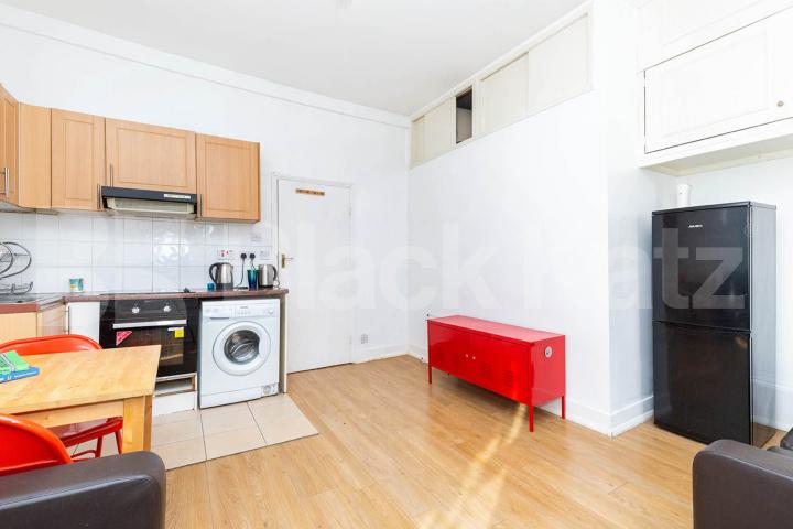 Located a stone throw from old Street station and close the trendy shoreditch City Road, Old Street - Shoreditch